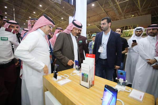 هواوي السعودية شريك الهواتف الذكية في ملتقى "ألوان السعودية"